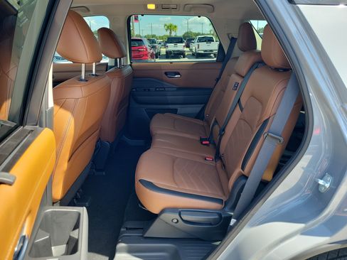 Certified 2025 Nissan Pathfinder Platinum w/ Cargo Package FWD image 16