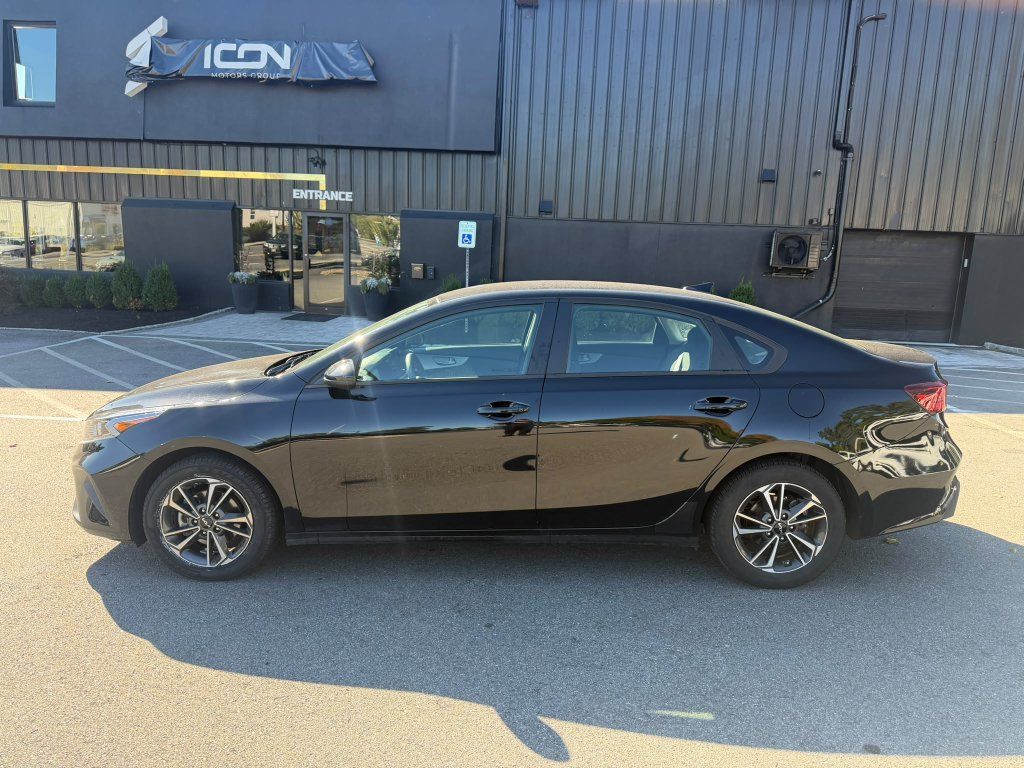 Used 2024 Kia Forte LXS FWD image 2