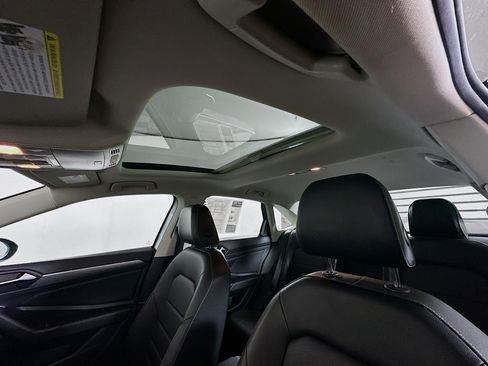 Used 2024 Volkswagen Jetta SE image 32