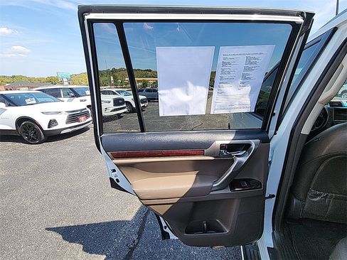 Used 2017 Lexus GX 460 image 27