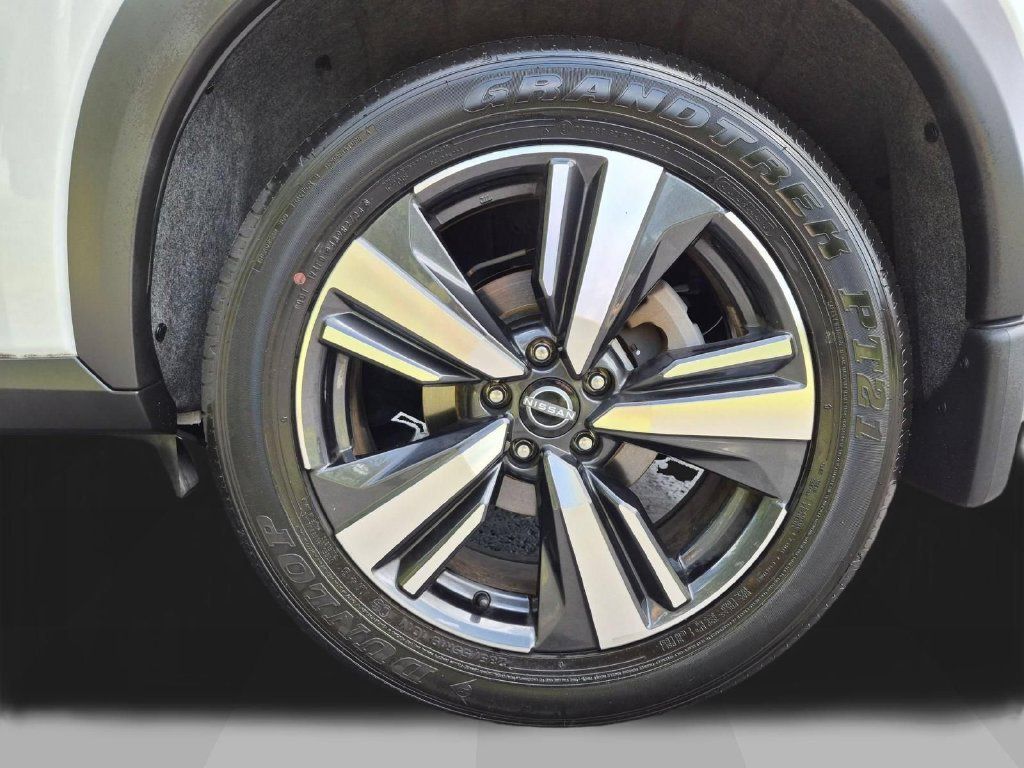 Used 2025 Nissan Rogue SL AWD/4WD image 11