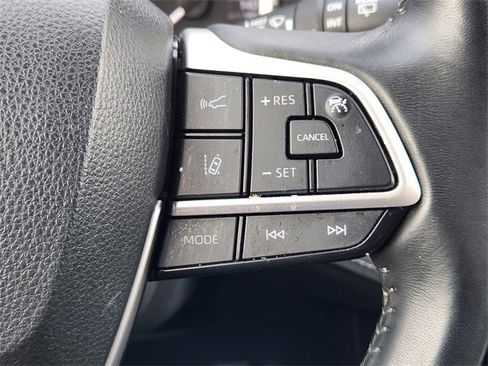 Used 2023 Toyota Highlander XLE image 30