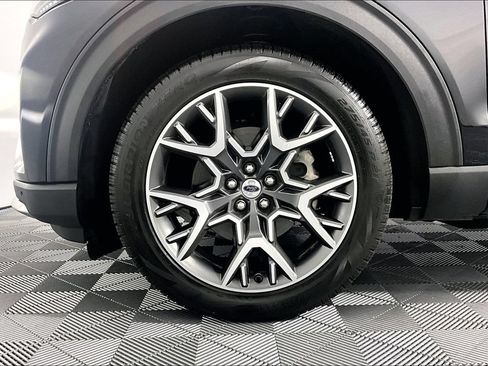 Used 2025 Ford Explorer Platinum w/ Ultimate Package RWD image 8