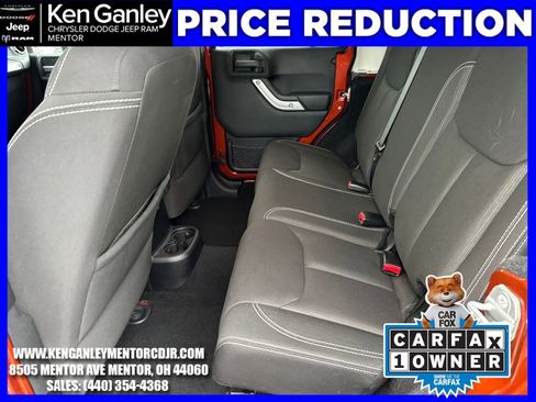 Used 2014 Jeep Wrangler Unlimited Sahara w/ Connectivity Group image 18