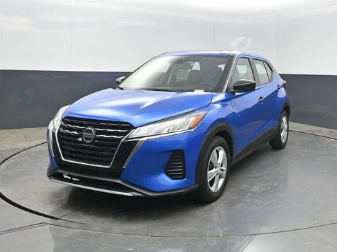 Used 2021 Nissan Kicks S image 1