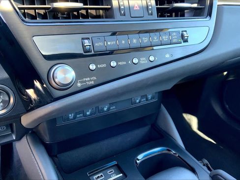 Used 2024 Lexus ES 250 w/ Premium Package image 67