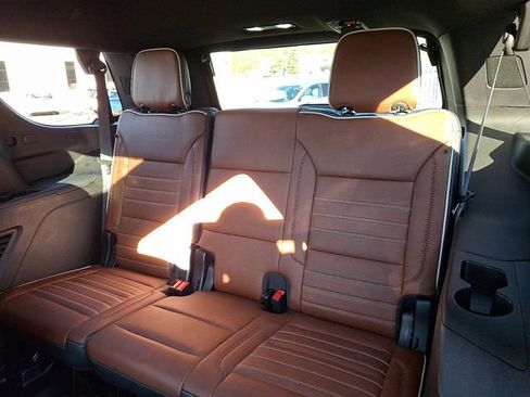 Used 2023 GMC Yukon Denali Ultimate image 11