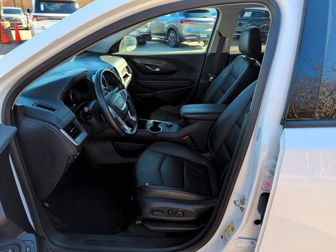 Used 2024 GMC Terrain SLT image 8