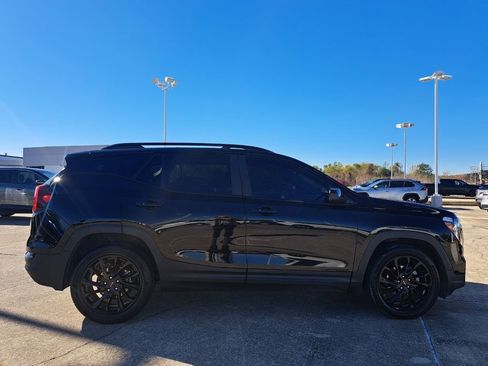 Used 2023 GMC Terrain SLE w/ Driver Convenience Package image 4