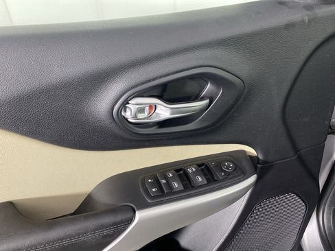 Used 2017 Jeep Cherokee Sport AWD/4WD image 12