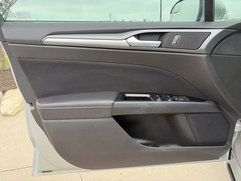 Used 2016 Ford Fusion SE image 40