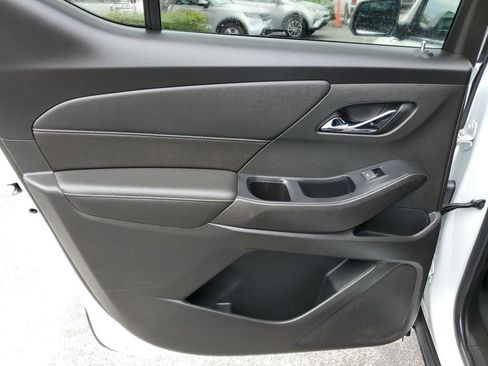 Used 2022 Chevrolet Traverse LT image 9