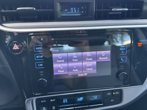 Used 2018 Toyota Corolla LE FWD image 14