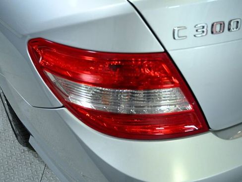 Used 2008 Mercedes-Benz C 300 Sedan image 12