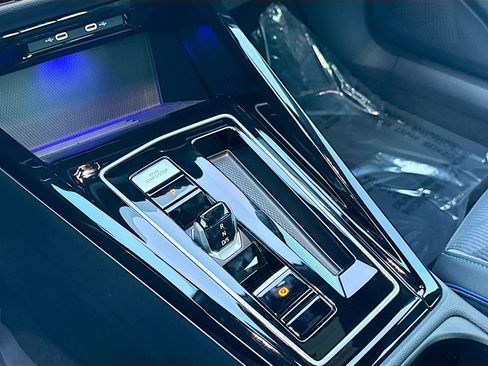 Used 2025 Volkswagen Golf R Black Edition image 27