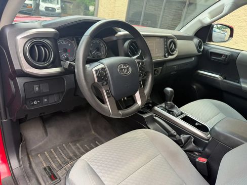 Used 2020 Toyota Tacoma SR5 AWD/4WD image 23