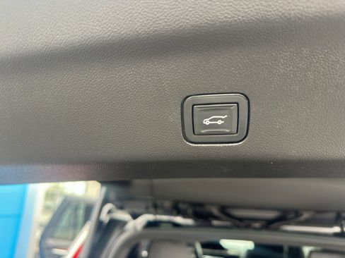 Used 2021 Cadillac Escalade Premium Luxury image 15