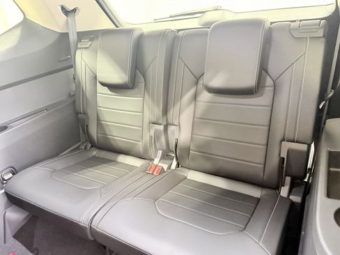 Used 2025 Volkswagen Atlas SEL image 13