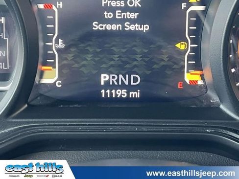 Used 2025 Jeep Wrangler Unlimited Sahara w/ Safety Group AWD/4WD image 32