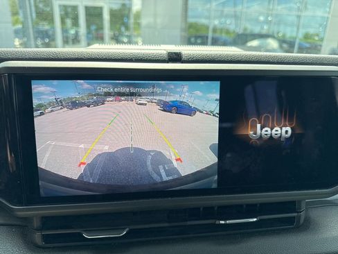 Used 2025 Jeep Wrangler Unlimited Sport AWD/4WD image 15