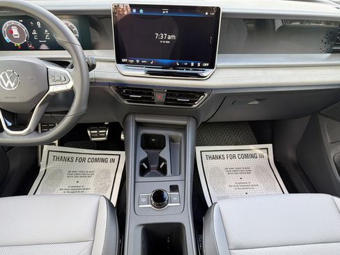 New 2026 Volkswagen Tiguan SE R-Line FWD image 19