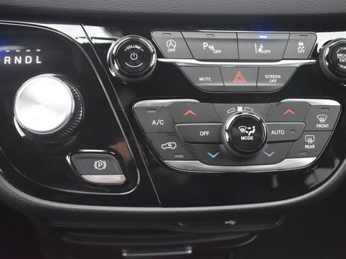 New 2026 Chrysler Voyager LX image 26