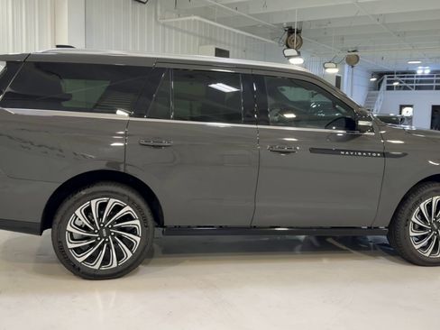 New 2025 Lincoln Navigator Black Label AWD/4WD image 2
