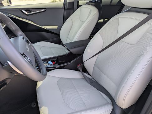 Used 2025 Kia Niro EX Touring FWD image 26