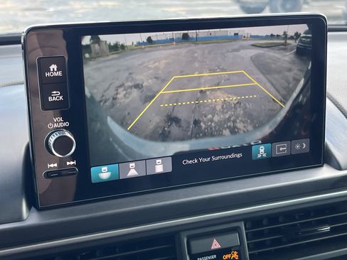 Used 2025 Honda Pilot Touring image 8