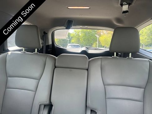 Used 2016 Honda Pilot Touring image 15
