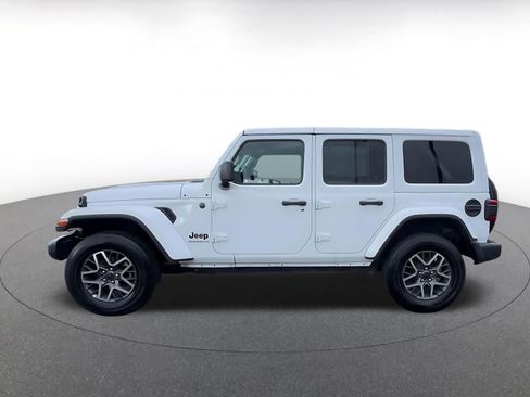 Used 2025 Jeep Wrangler Unlimited Sahara AWD/4WD image 8