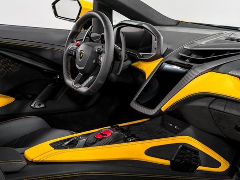 Used 2024 Lamborghini Revuelto image 31