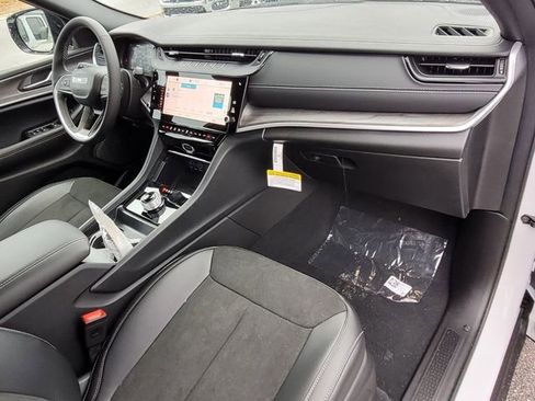 New 2026 Jeep Grand Cherokee Altitude image 16