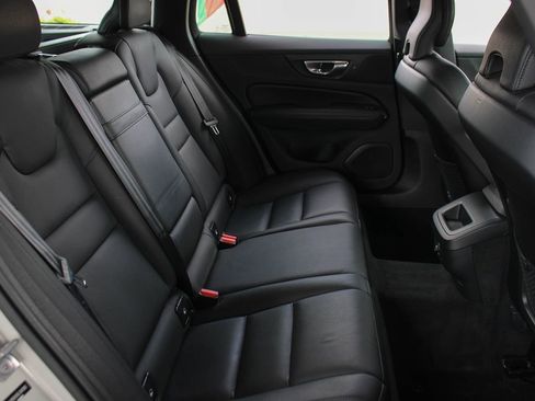 Used 2020 Volvo V60 T5 Momentum w/ Protection Package Premier image 23