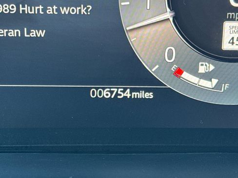 Certified 2025 Land Rover Range Rover Velar Dynamic SE image 31