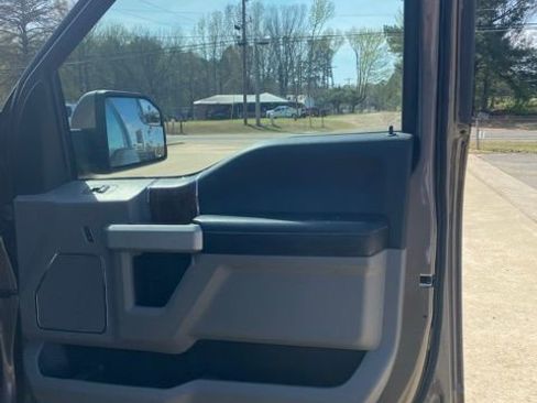 Used 2019 Ford F150 Lariat image 16