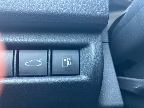 Used 2025 Toyota Camry XLE FWD image 15