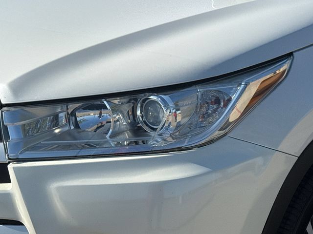 Used 2018 Toyota Highlander XLE AWD/4WD image 4