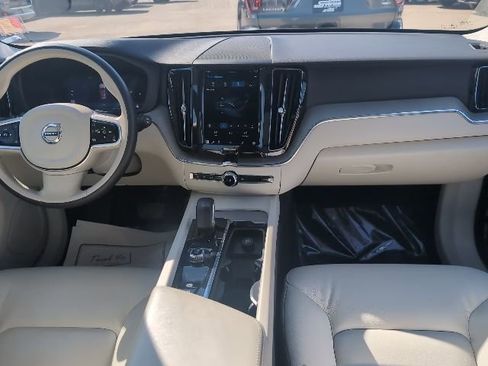 Used 2023 Volvo XC60 B5 Plus image 26