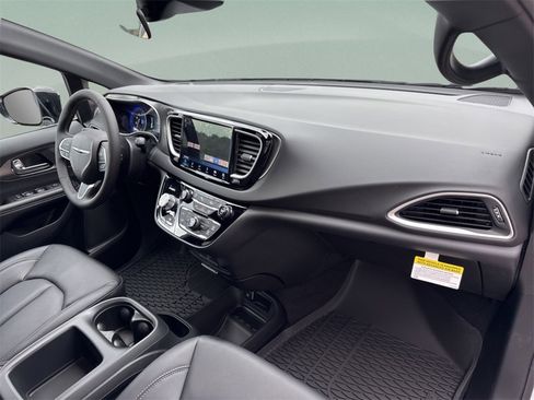 New 2026 Chrysler Voyager LX image 25