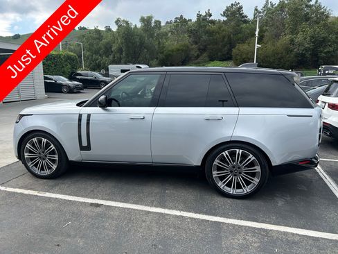 Used 2025 Land Rover Range Rover SE image 6