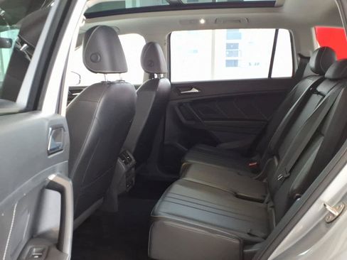 Used 2022 Volkswagen Tiguan SE AWD/4WD image 12
