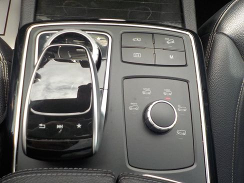 Used 2018 Mercedes-Benz GLS 450 4MATIC w/ Premium Package image 27