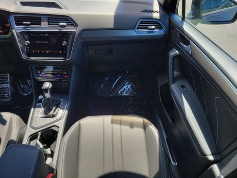 Used 2023 Volkswagen Tiguan SE R-Line image 14