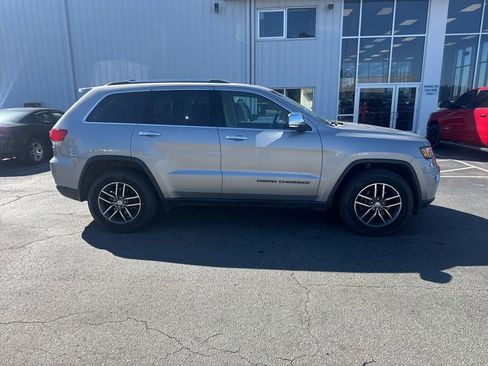 Used 2018 Jeep Grand Cherokee Limited w/ Luxury Group II RWD image 2