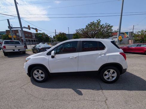 Used 2020 Chevrolet Trax LS w/ Tint and Cruise Package FWD image 9