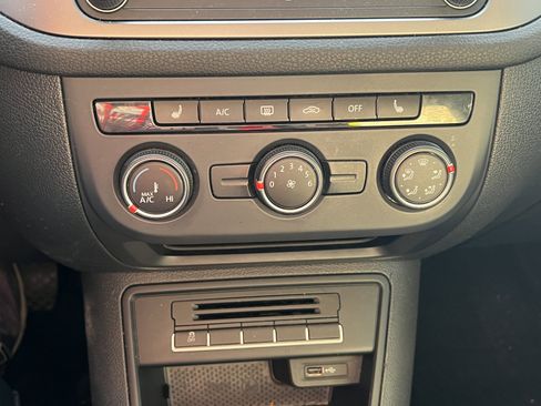 Used 2016 Volkswagen Tiguan S image 18