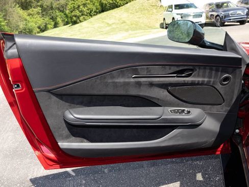 Used 2025 Aston Martin V8 Vantage Coupe RWD image 19