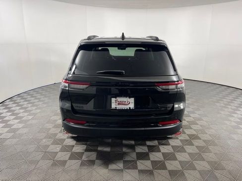 Used 2023 Jeep Grand Cherokee Limited w/ Luxury Tech Group II image 6