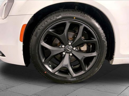 Used 2023 Chrysler 300 Touring w/ Sport Appearance Package RWD image 9